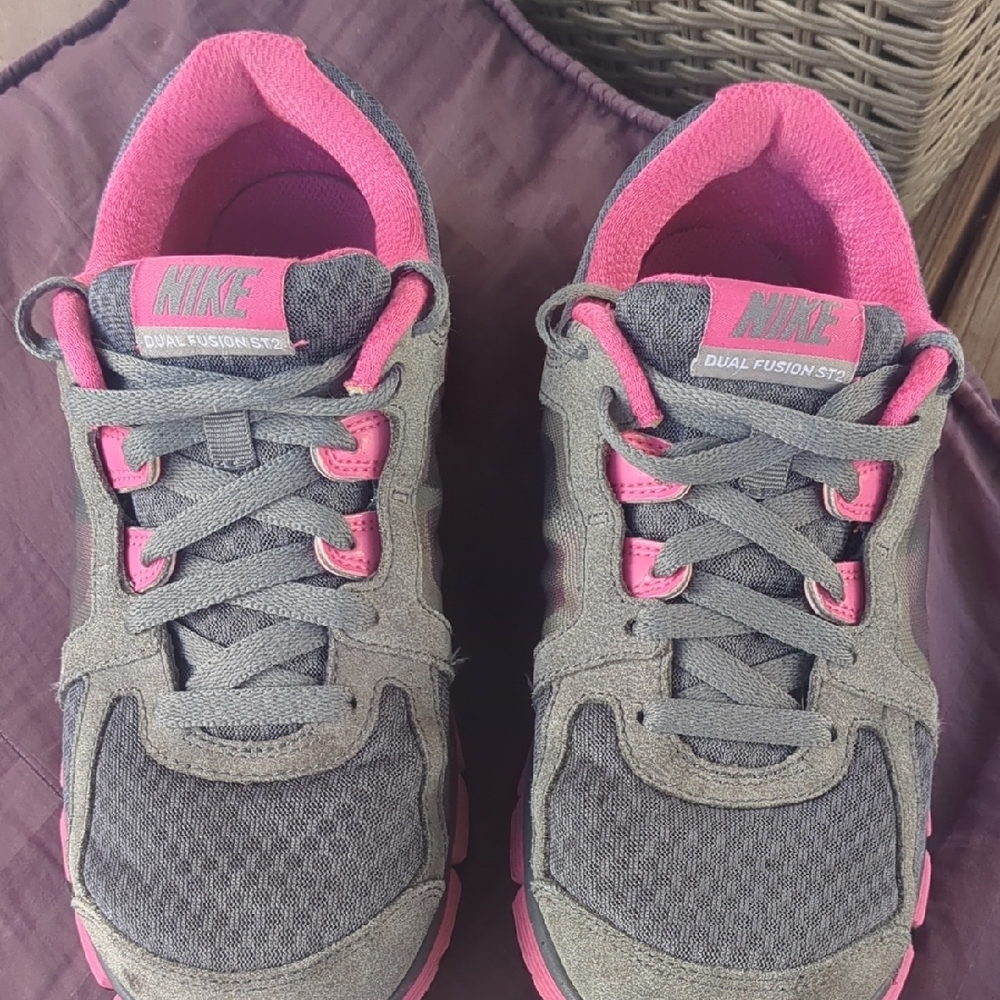 Nike Dual Fusion ST2 Gray Pink Running Walking Shoes Womens Size 9